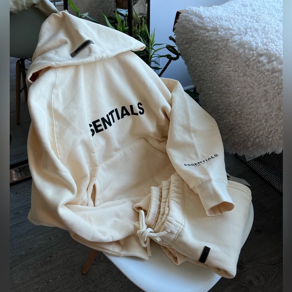 ☁️Authentic Fear of God Essentials Cream Sweat Pants - Picture 5 of 17